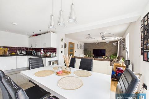 4 bedroom detached house for sale, Poplars Park Road, Bradford, West Yorkshire, BD2