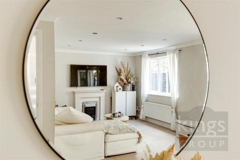 6 Bloomfield Road, Cheshunt, Waltham Cross, EN7 6WJ