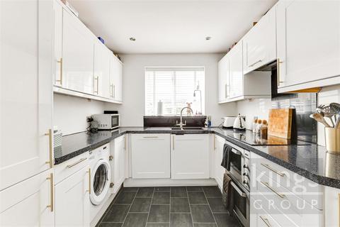6 Bloomfield Road, Cheshunt, Waltham Cross, EN7 6WJ