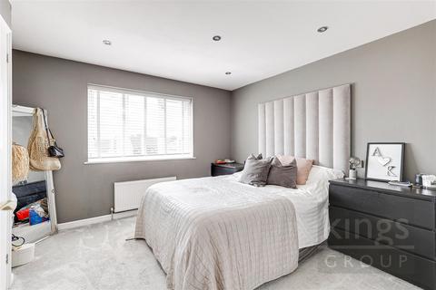 6 Bloomfield Road, Cheshunt, Waltham Cross, EN7 6WJ