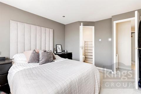 6 Bloomfield Road, Cheshunt, Waltham Cross, EN7 6WJ