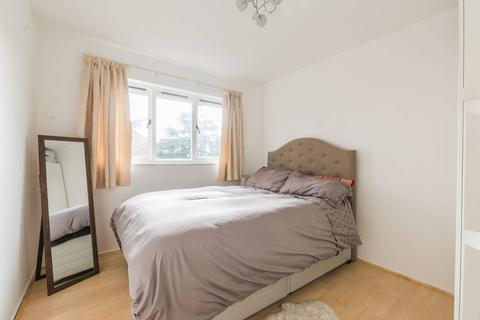 1 bedroom flat to rent, Alders Close, Aldersbrook, London, E11