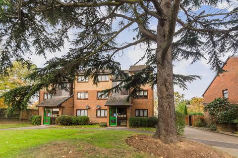 1 bedroom flat to rent, Alders Close, Aldersbrook, London, E11