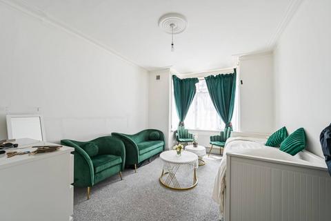 1 bedroom flat to rent, Dersingham Avenue, Manor Park, London, E12