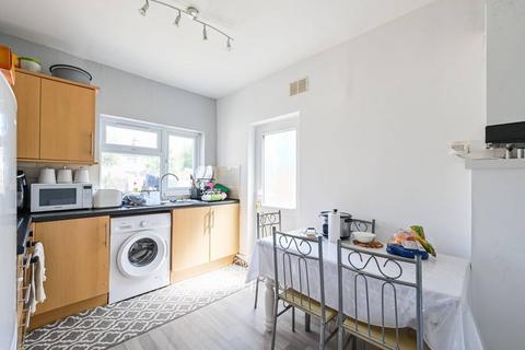1 bedroom flat to rent, Dersingham Avenue, Manor Park, London, E12
