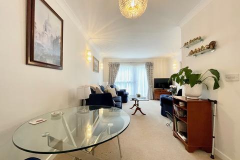 2 bedroom retirement property for sale, Fairhaven Court, Fairhaven, Egham, Surrey, TW20