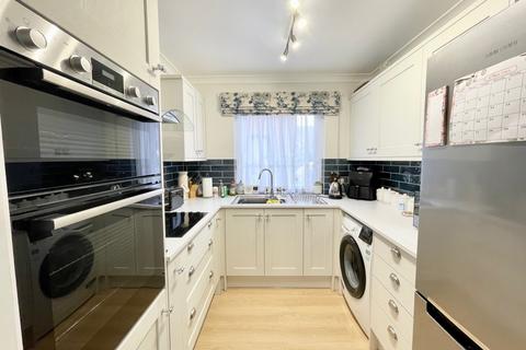 2 bedroom retirement property for sale, Fairhaven Court, Fairhaven, Egham, Surrey, TW20