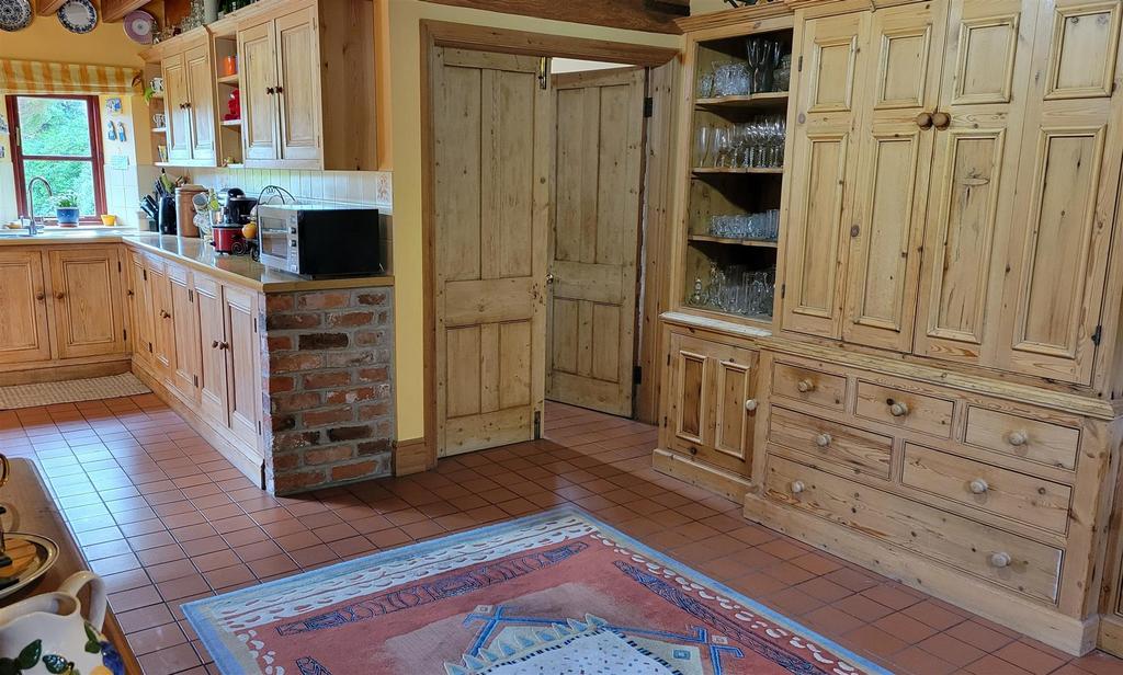Kitchen / Breakfast Room
