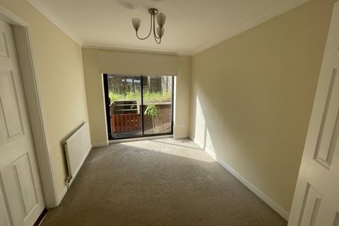 3 bedroom semi-detached house to rent, Holmley Lane, Dronfield, S18
