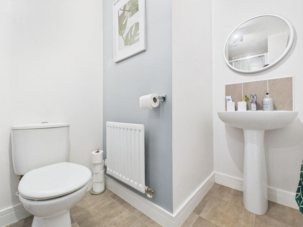 En-suite (Bedroom One)