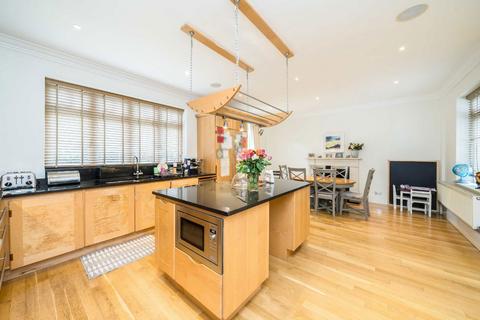 5 bedroom detached house to rent, Bathgate Road, Wimbledon