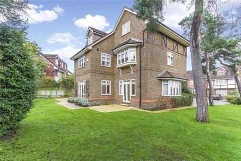 5 bedroom detached house to rent, Bathgate Road, Wimbledon