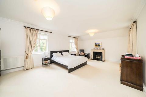5 bedroom detached house to rent, Bathgate Road, Wimbledon