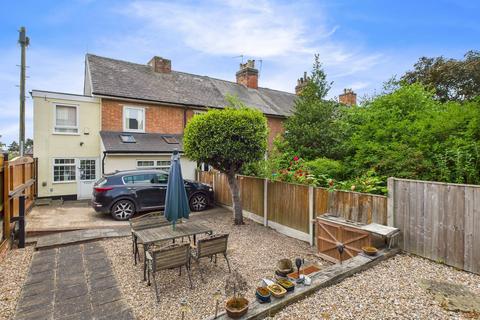 4 bedroom end of terrace house for sale