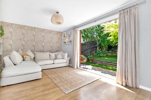 3 bedroom terraced house for sale, Barnwood Road, Guildford