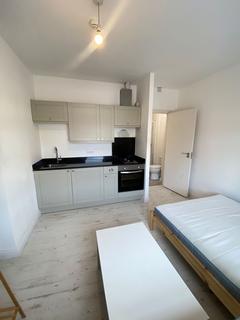 Studio to rent, Gloucester Road, Bristol BS7