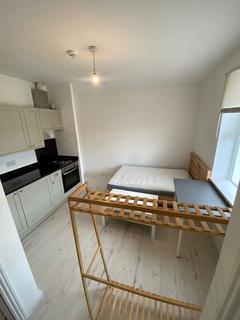 Studio to rent, Gloucester Road, Bristol BS7