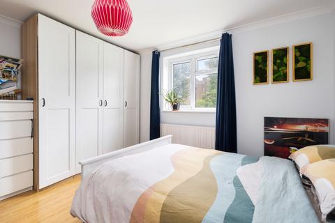 2 bedroom flat for sale, Nightingale Road, London, E5