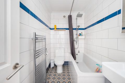 2 bedroom flat for sale, Nightingale Road, London, E5