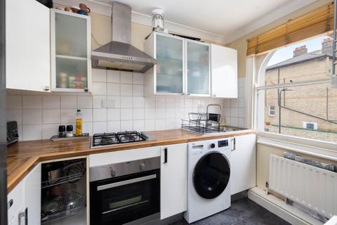 2 bedroom flat for sale, Nightingale Road, London, E5
