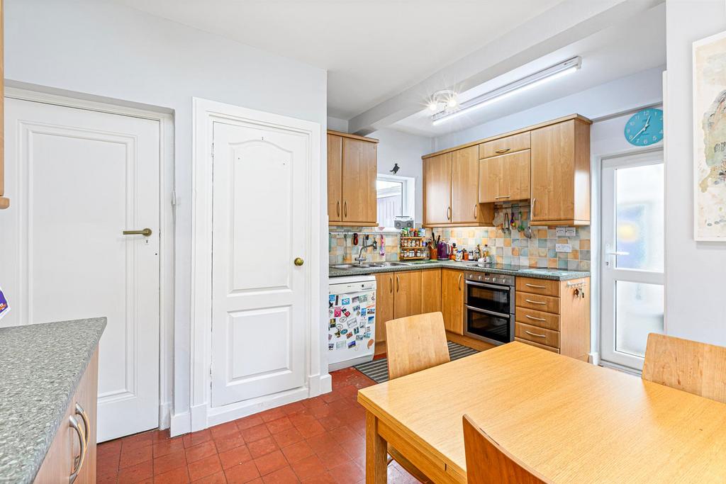 Dining / kitchen