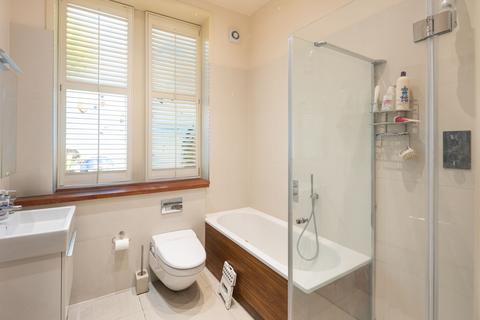 4 bedroom flat to rent, Bedford Avenue, London WC1B