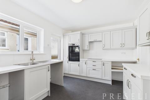 3 bedroom bungalow to rent, Brynteg, Pentremeurig