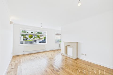 3 bedroom bungalow to rent, Brynteg, Pentremeurig