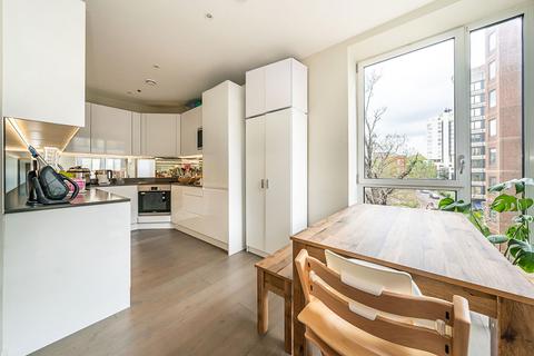 Flat 19, Broadway House, 3 High Street, Bromley, BR1 1AH