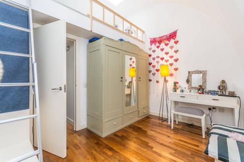 2 bedroom flat for sale, Piano Lane, Stoke Newington, London, N16