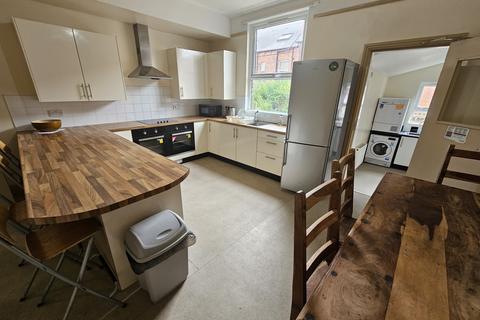 7 bedroom house to rent, Lucas Place, Leeds LS6