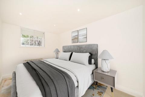 3 bedroom flat for sale, Clapham Common North Side, London SW4