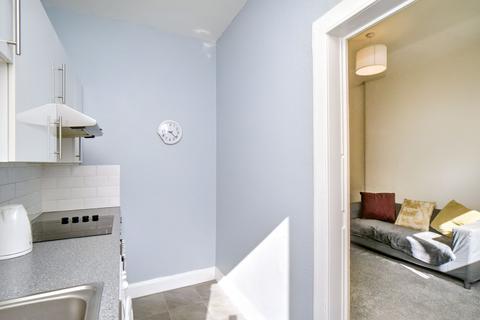 1f2, 9 Dalgety Avenue, Edinburgh, EH7 5UF