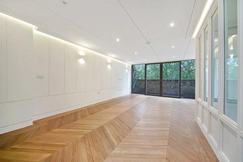 4 bedroom flat to rent, Belmont Street, London NW1