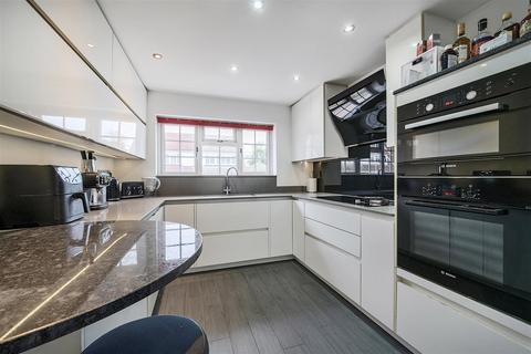 21 Byways, Yateley, GU46 6NE