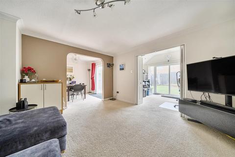21 Byways, Yateley, GU46 6NE