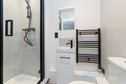 Studio to rent, Munden Street, London, W14