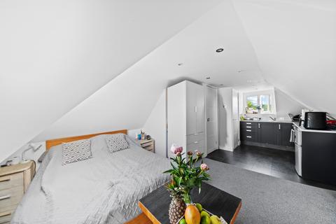 5 bedroom semi-detached house for sale, Grafton Road, Worcester Park KT4