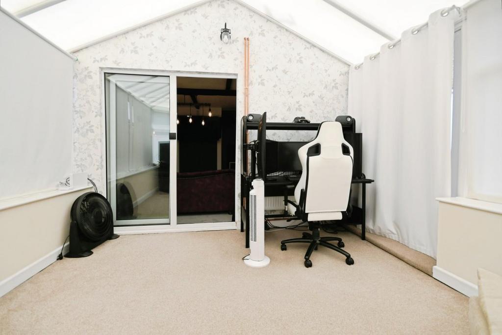 CONSERVATORY 02.jpg