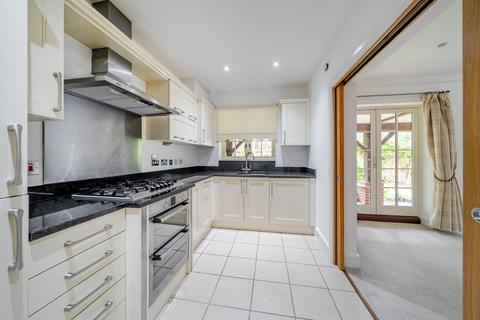 2 bedroom flat for sale, Waverley Lane, Farnham, Surrey, GU9