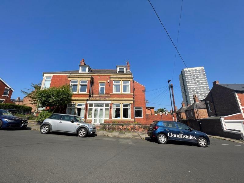 A charming traditional terraced house with red ...