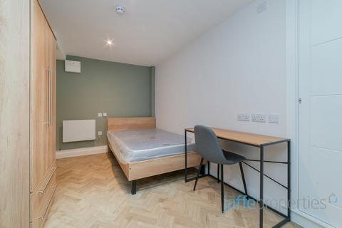 Studio to rent, Munden Street, London, W14