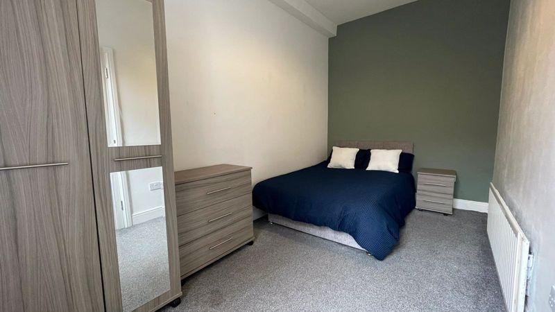 A cozy double bedroom featuring a comfortable d...
