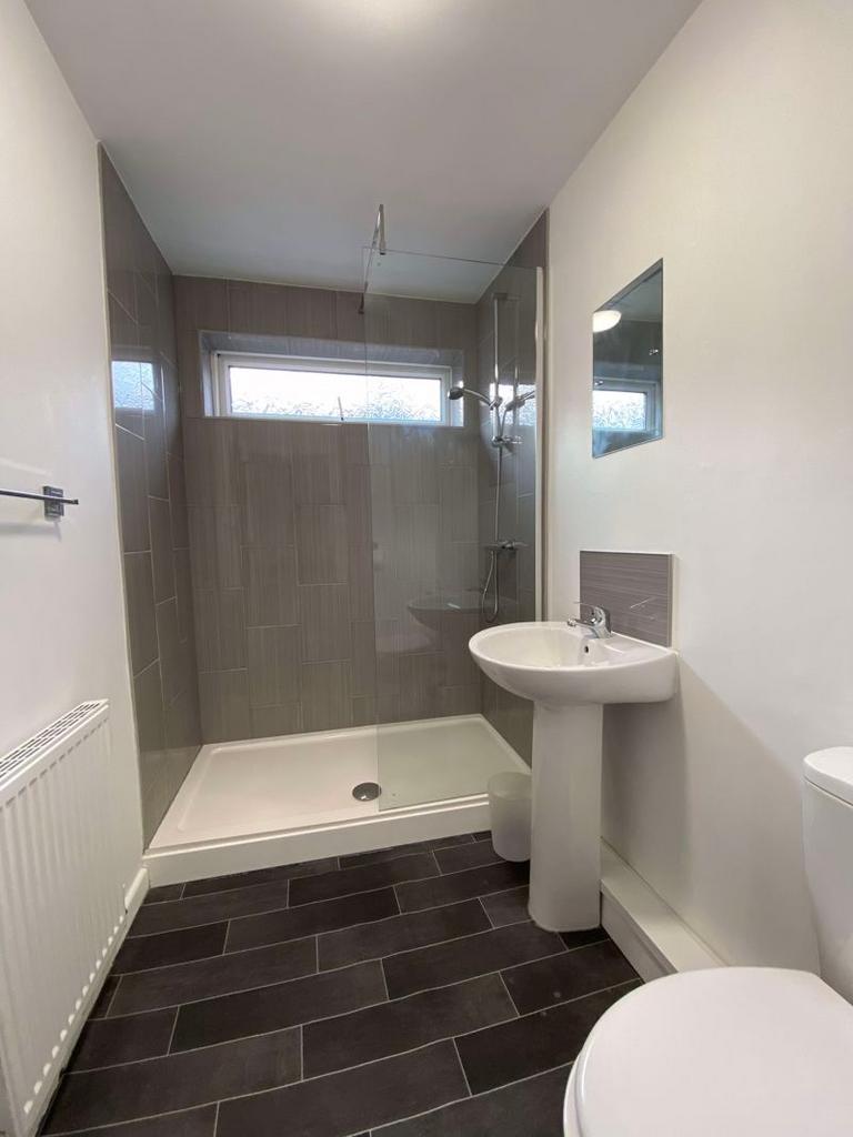 A modern and clean bathroom featuring a spaciou...