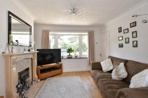 19 Bromfords Close, Wickford, SS12 0PN