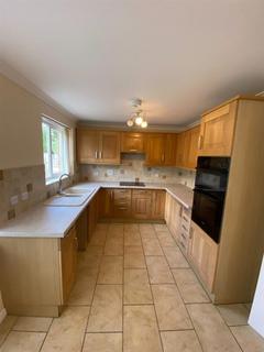 4 bedroom detached house to rent, Roe Deer Green, Newport