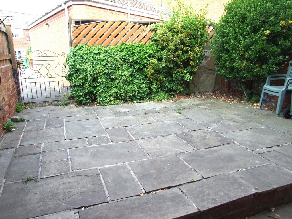 DSCF3732[1] yard 9 Cross Rd