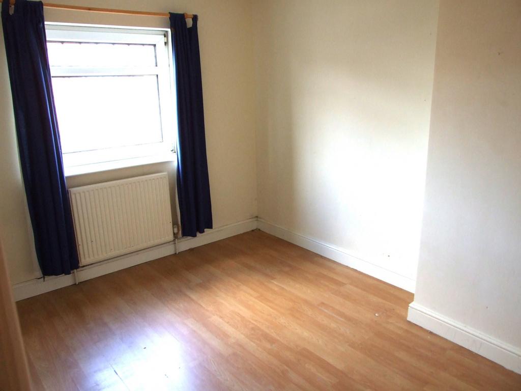 DSCF3735[1] bedroom 3 9 Cross Rd
