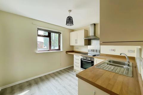 2 bedroom terraced house to rent, High Street, Harrold, MK43