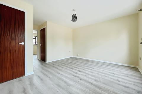 2 bedroom terraced house to rent, High Street, Harrold, MK43